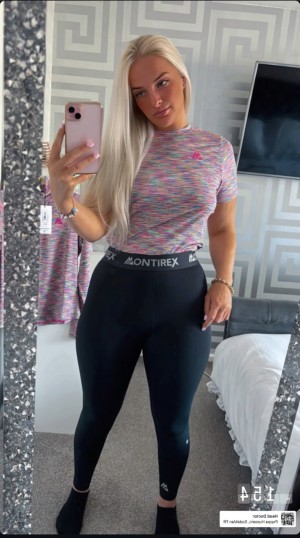 Abigail Holder Photo #9