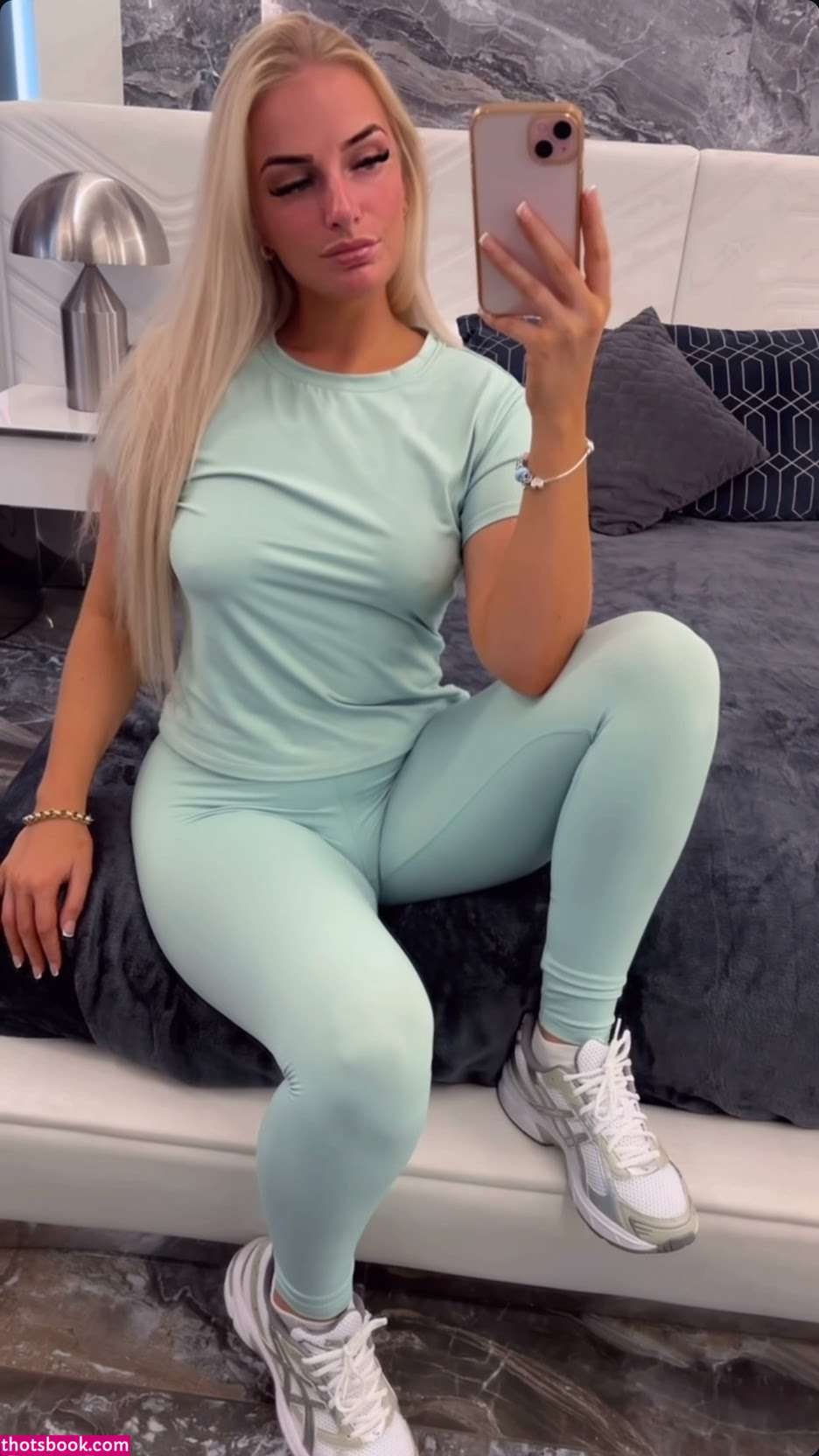 Abigail Holder Photo #25