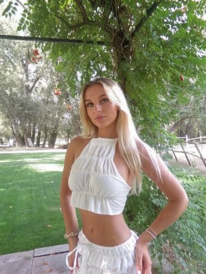 Lizzie Gunderson Photo #15