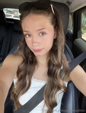 ariellesutton Photo #1