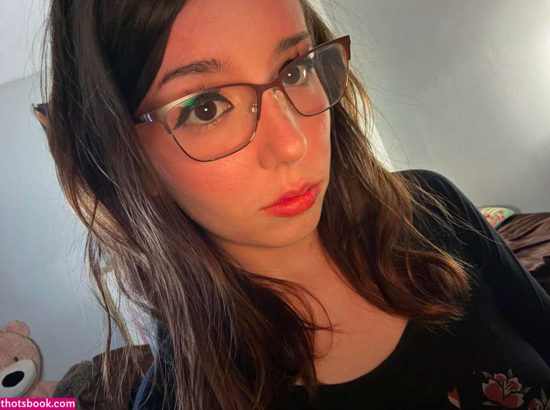 daisyblythe Photo #2