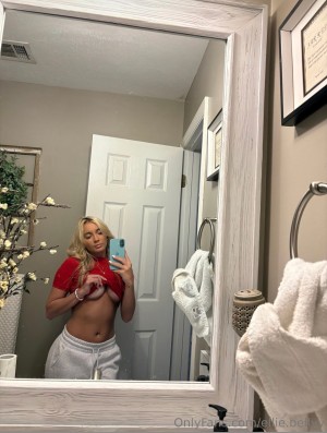 Ellie Bellyy Photo #24