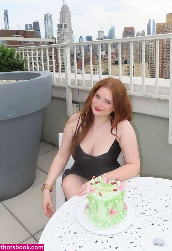 Juliet Siegel Photo #11