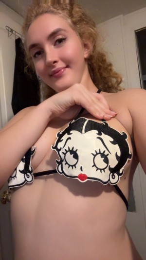 Ozge Norman Photo #6