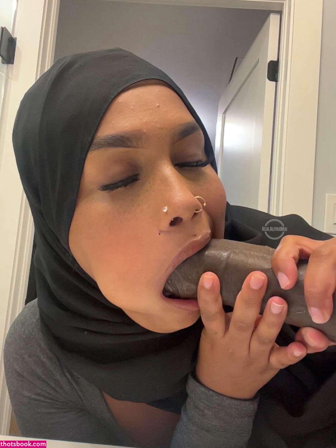 Realaliyahmai Photo #4