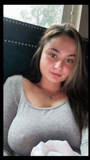 Stephanie Broome Photo #5