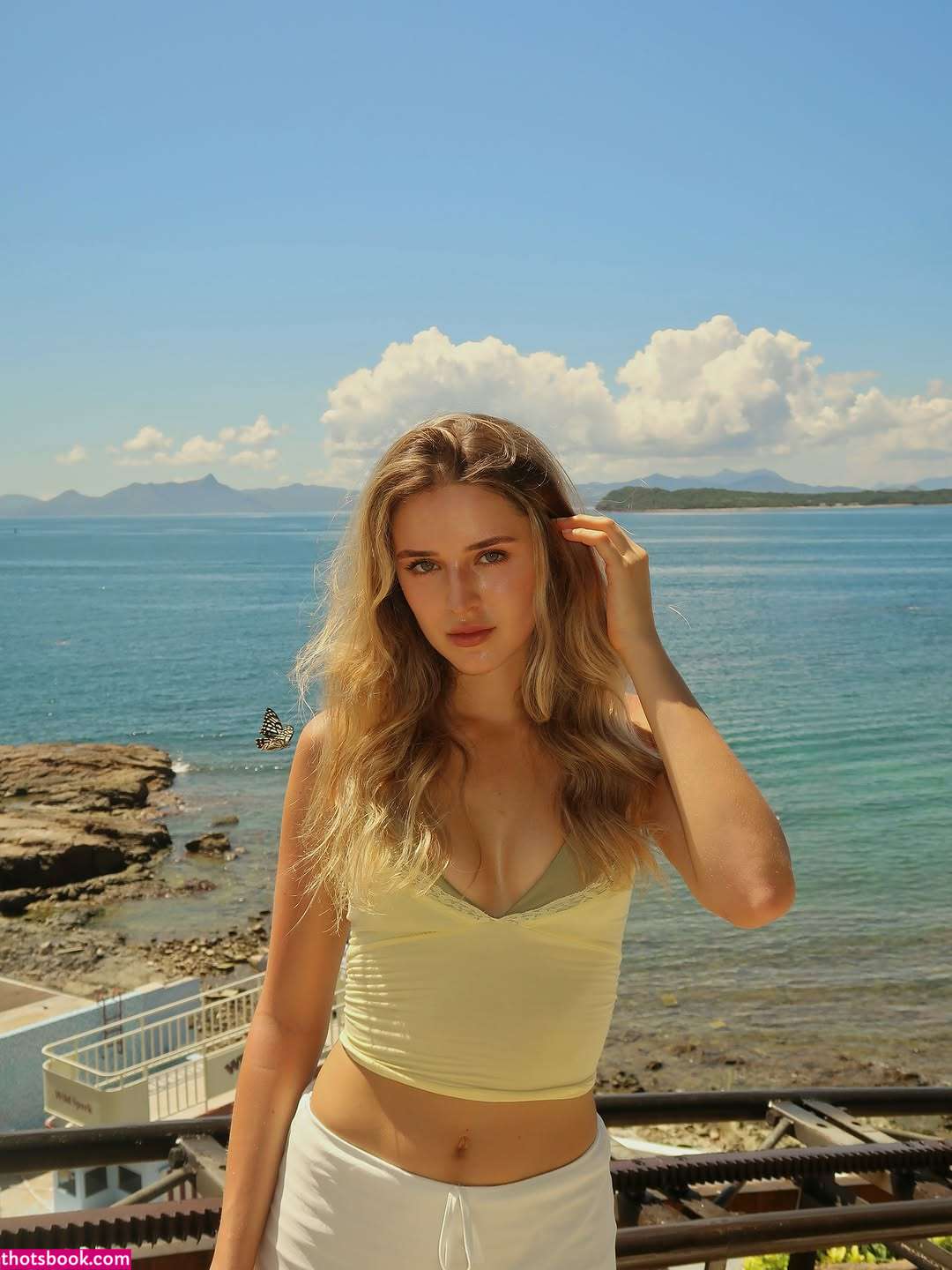 Julia Helena Photo #20