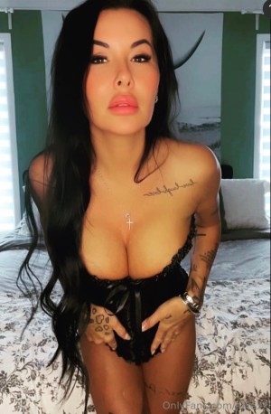 Julie Lelievre Photo #7