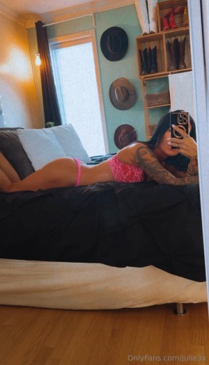 Julie Lelievre Photo #10