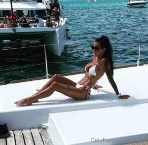 Julie Lelievre Photo #15