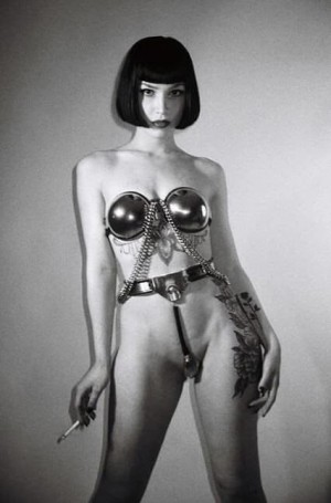 Miriam Veil Photo #9