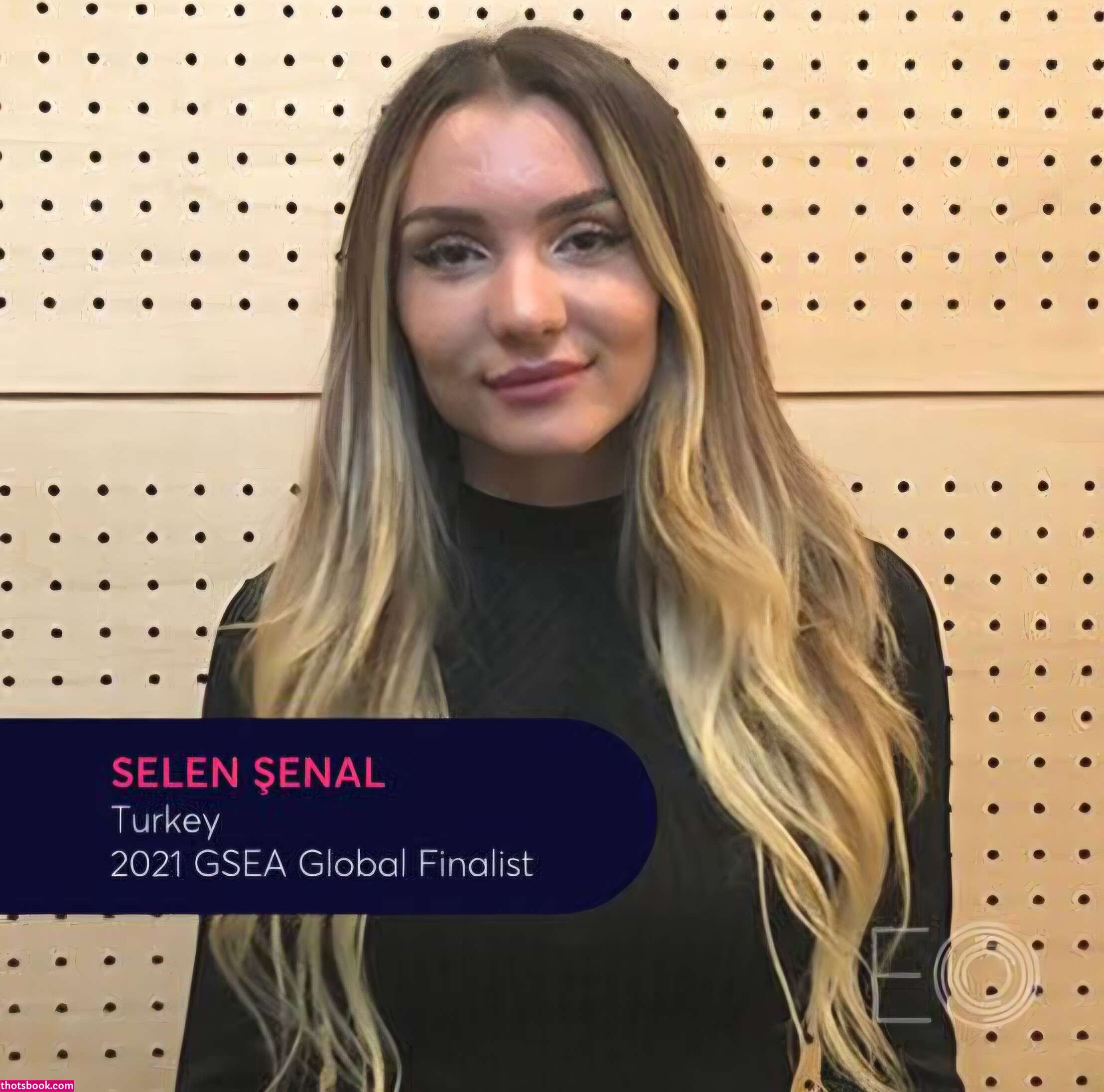 Selen Senal Photo #3