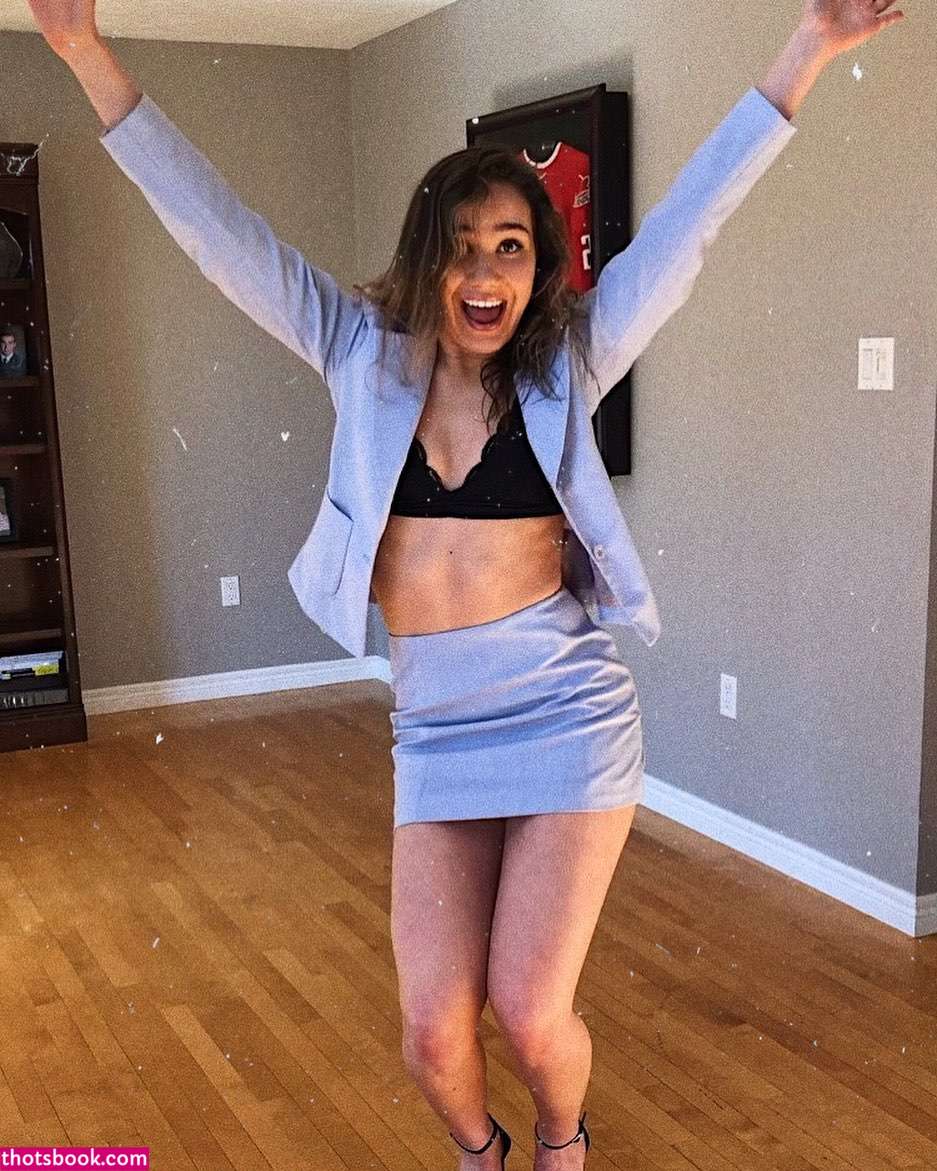 Courtney Sarault Photo #12