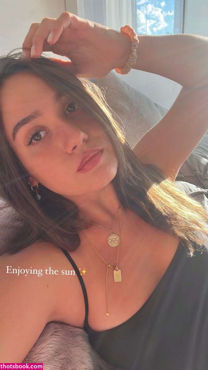 Courtney Sarault Photo #19