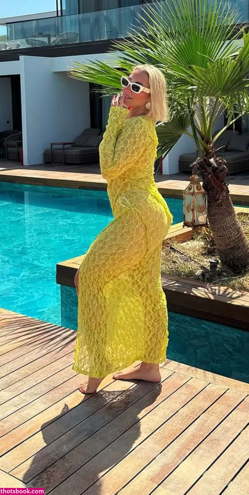 Ezgi Ergenc Photo #9