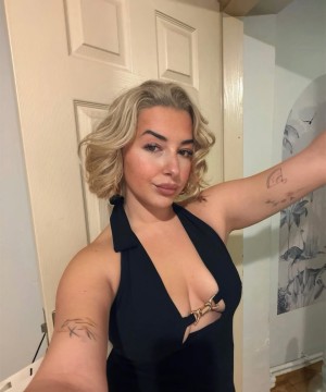 Ezgi Ergenc Photo #10