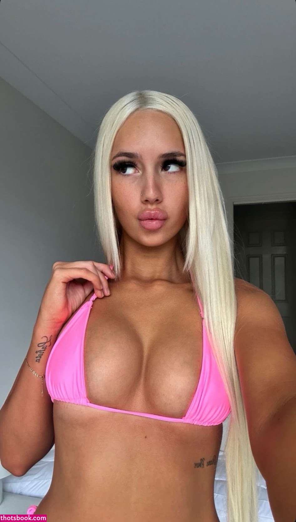 Annalise Kaye Photo #4