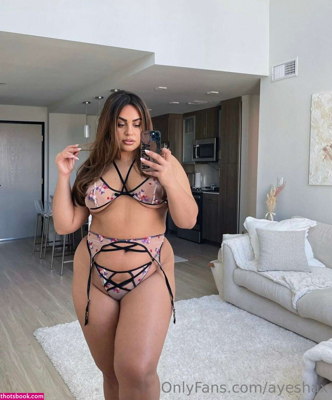 Ayesha Iqbal Photo #25