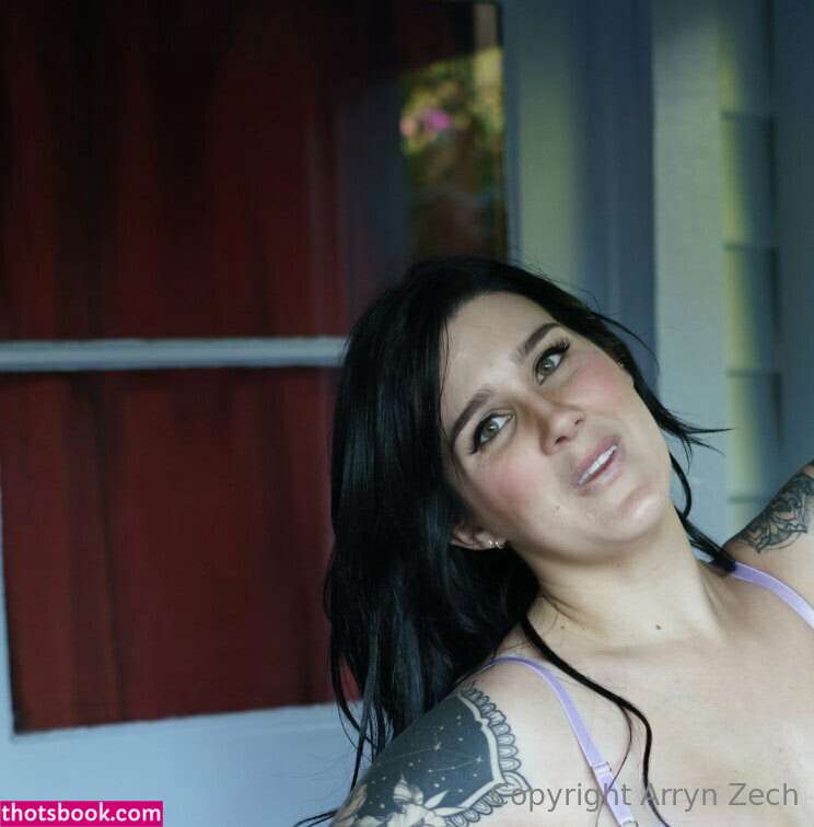 Arryn Zech Photo #32