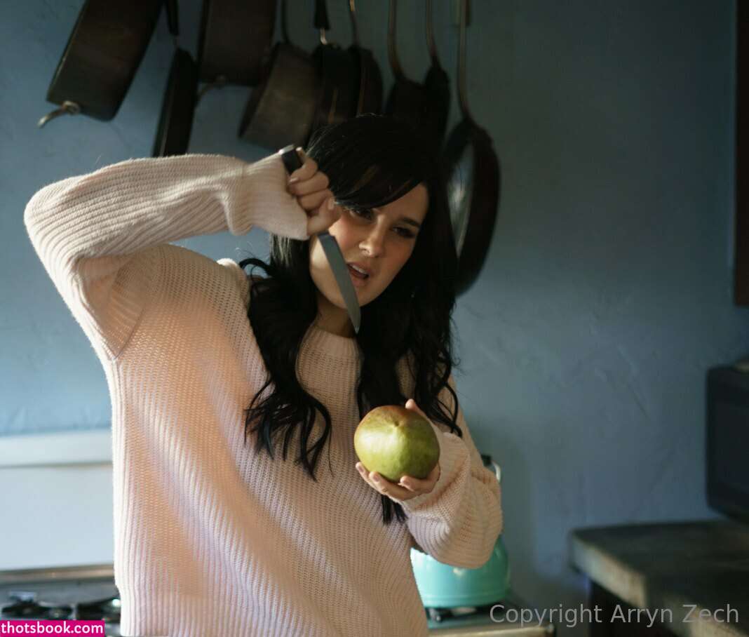 Arryn Zech Photo #33