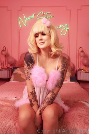 Arryn Zech Photo #102