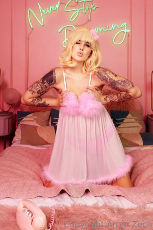 Arryn Zech Photo #104