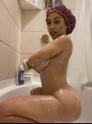 Queenpatrona Photo #6