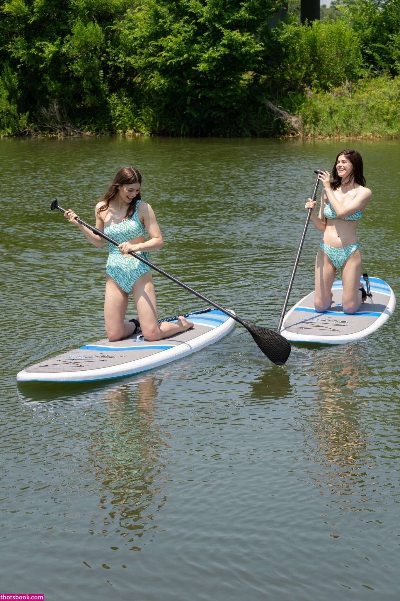 Alexandra Daddario Photo #9