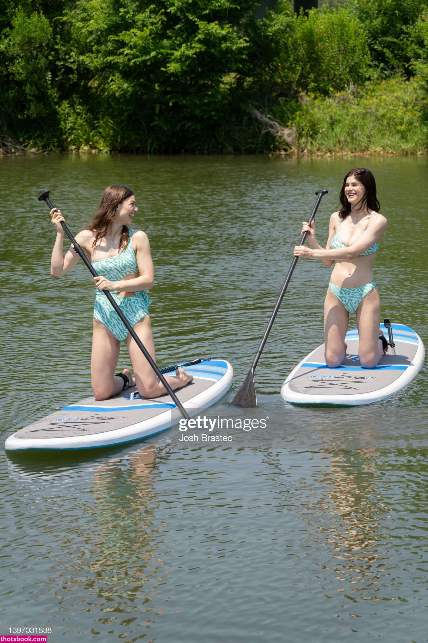 Alexandra Daddario Photo #35