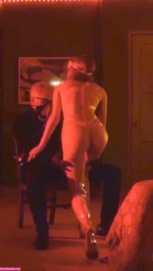 Alexandra Daddario Post #11