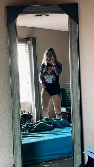 Strongwaifu Photo #67