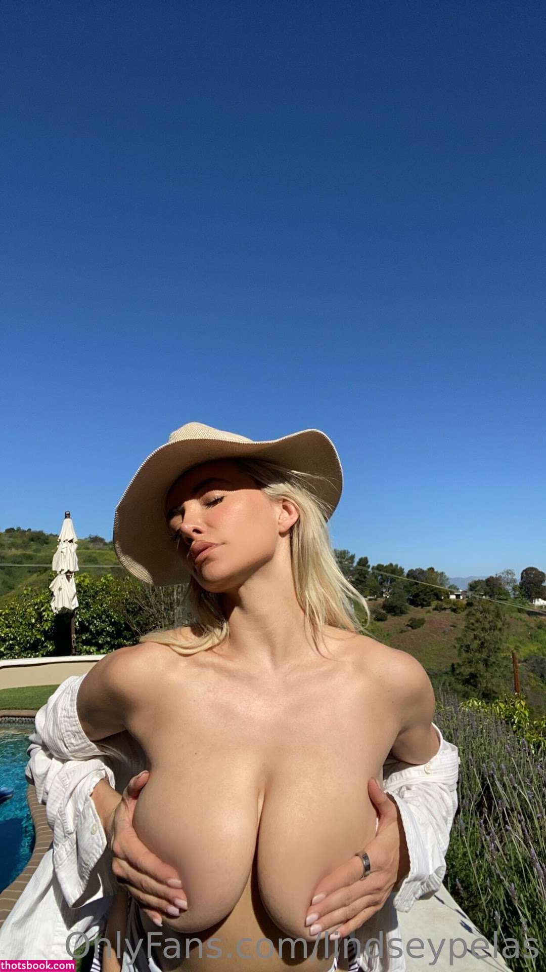 Lindsey Pelas Photo #686