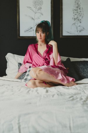 parisbush Photo #106