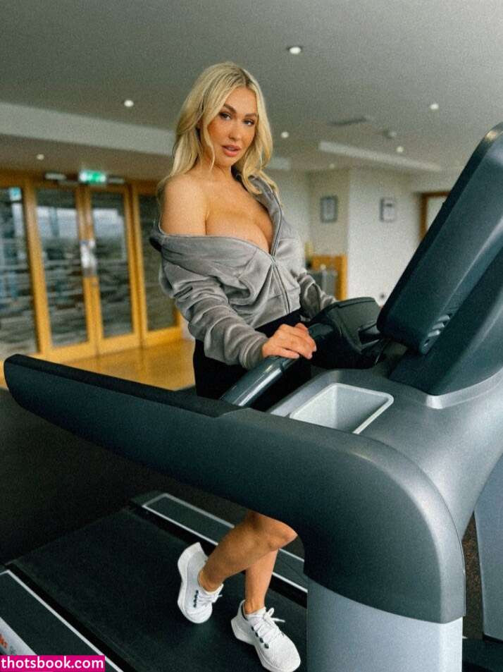 Sophie Reade Photo #16