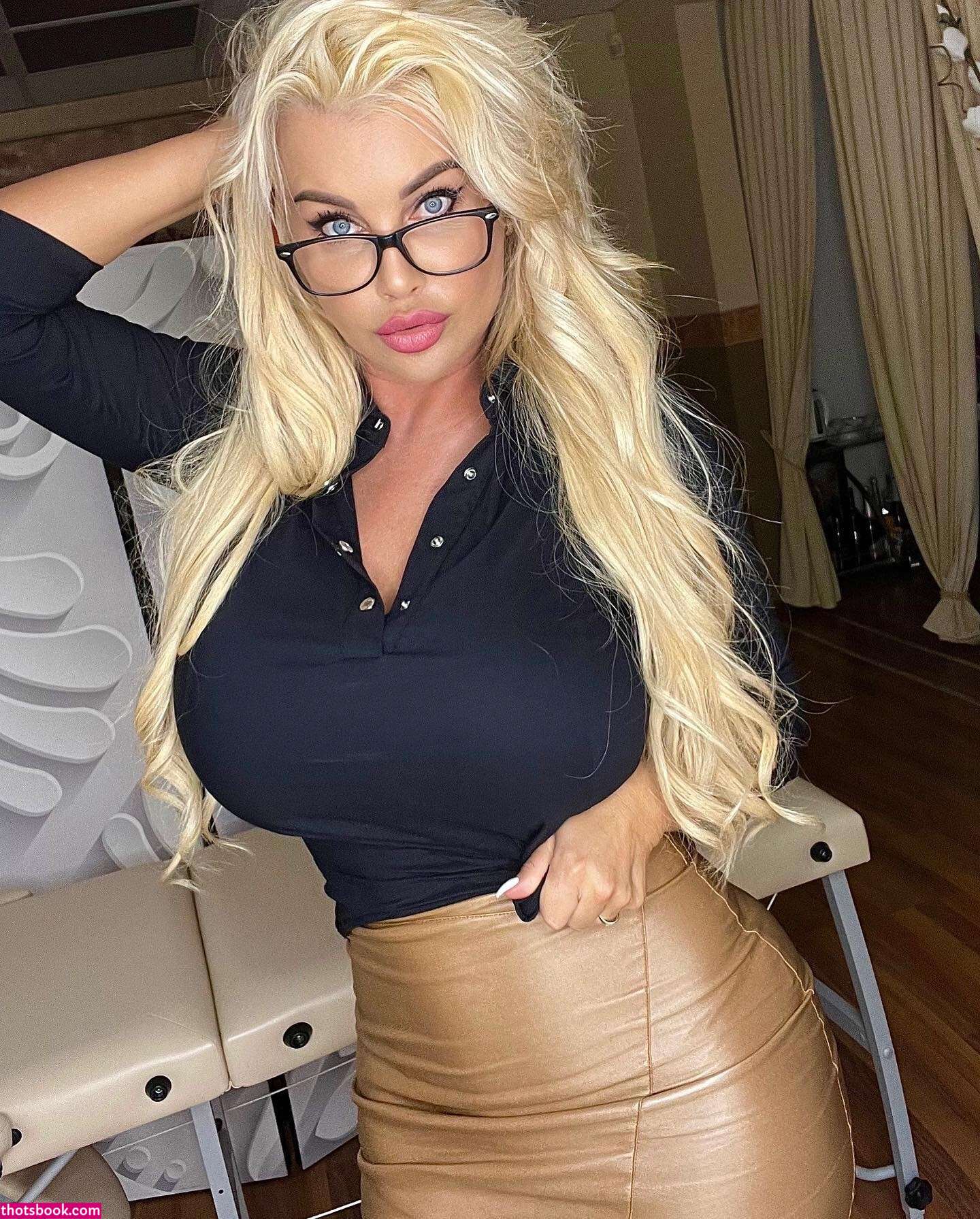 Mandity Izabella Photo #36