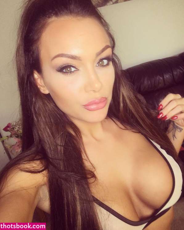 Jenna Hoskins Photo #116