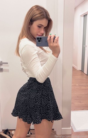 laurasanguinar Photo #5