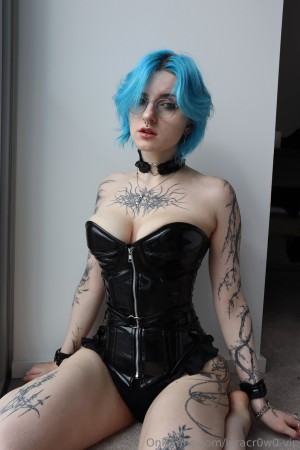 Lyra Crow Photo #525