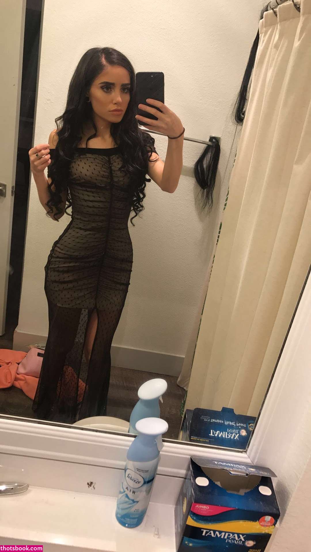 Naomi Woods Photo #89