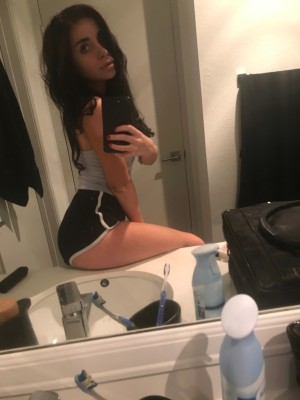 Naomi Woods Photo #110