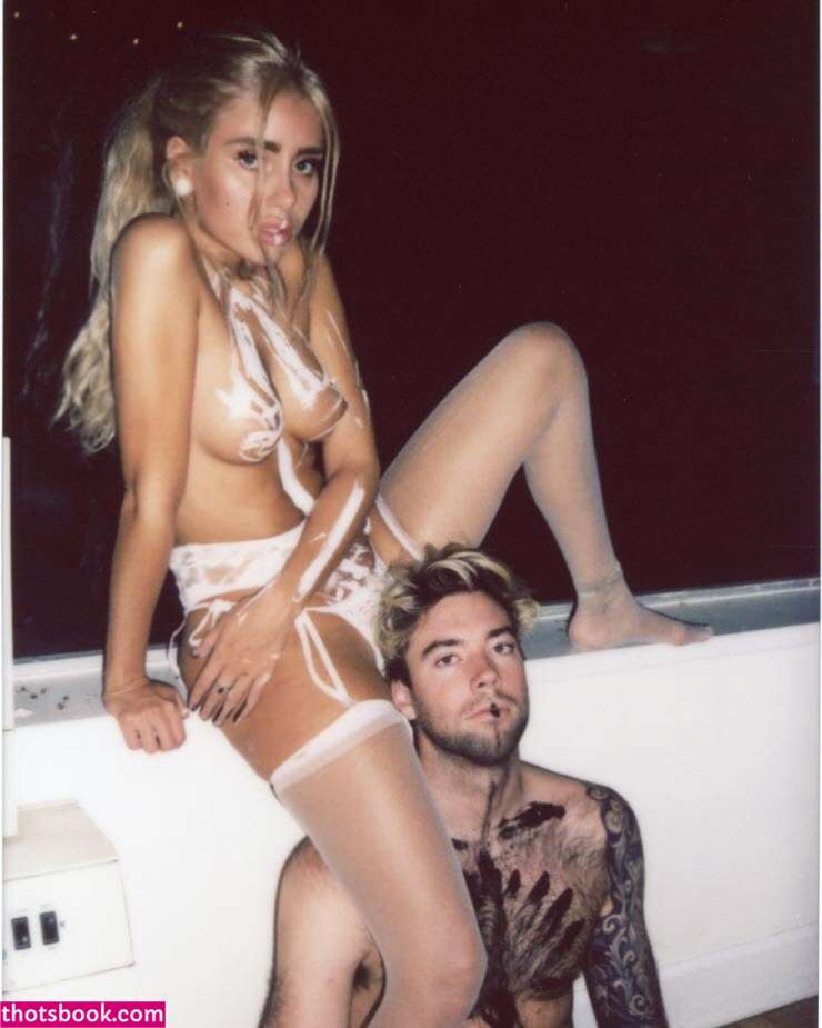 Naomi Woods Photo #173