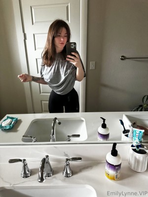 Emily Lynne Photo #442