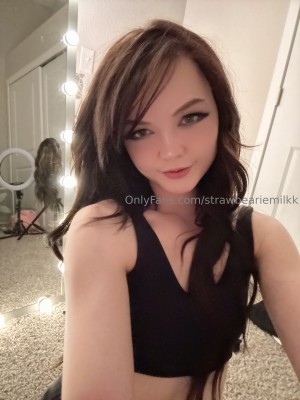 Strawbeariemilkk Photo #155