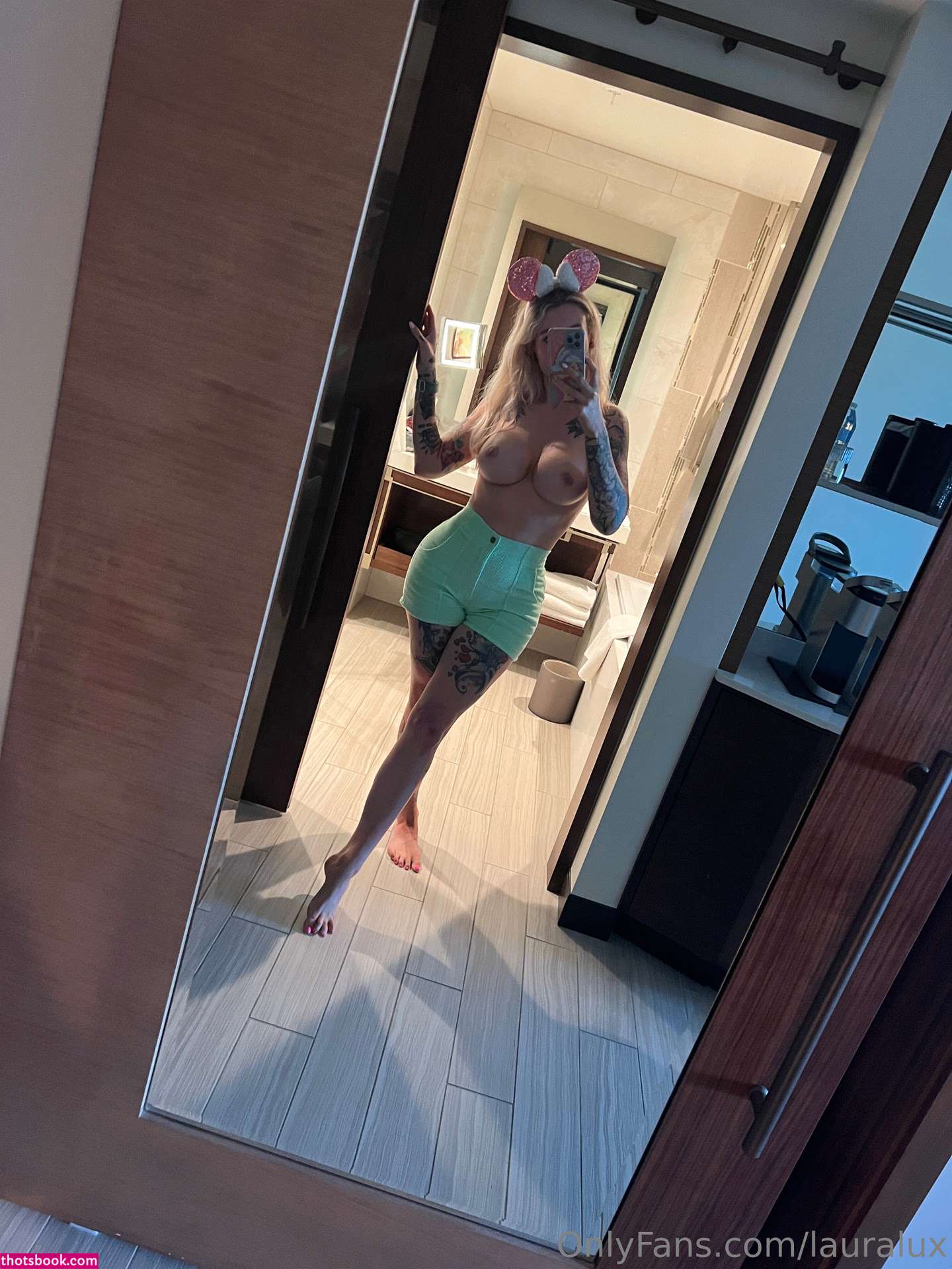 Laura Lux Photo #200