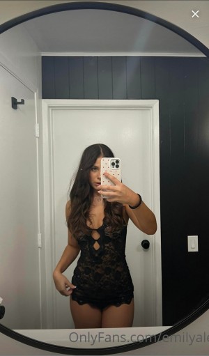 Emily Alexander Photo #9