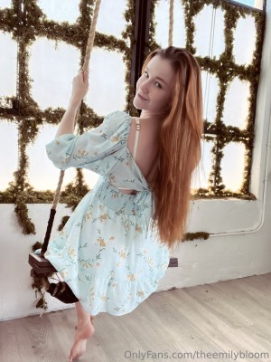 Emily Bloom Photo #563