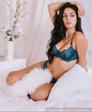 Camilla Araujo Photo #7