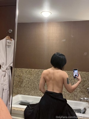 womanwearingred Photo #4