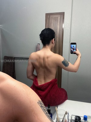 womanwearingred Photo #109