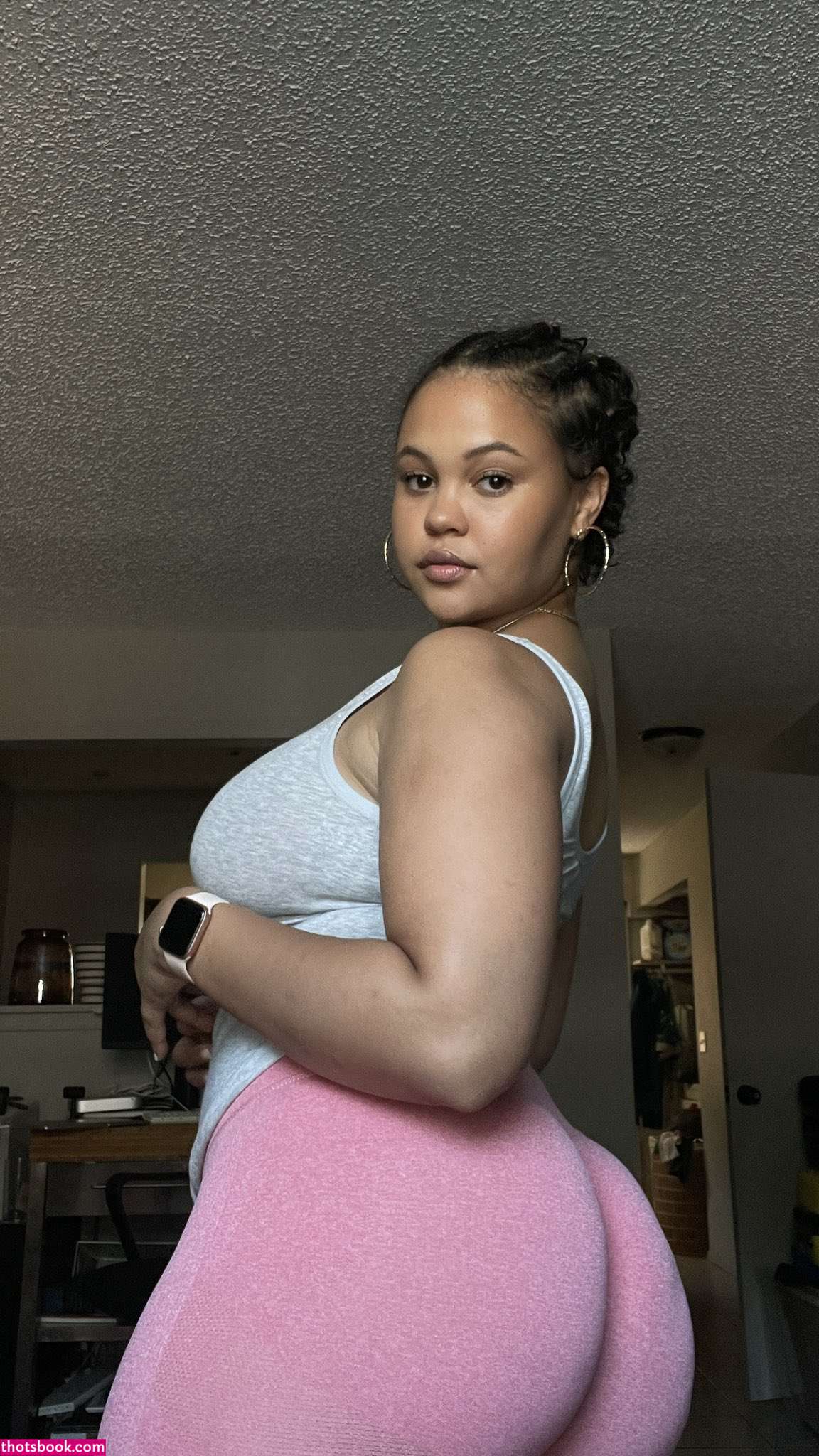 isaakknewton Photo #2